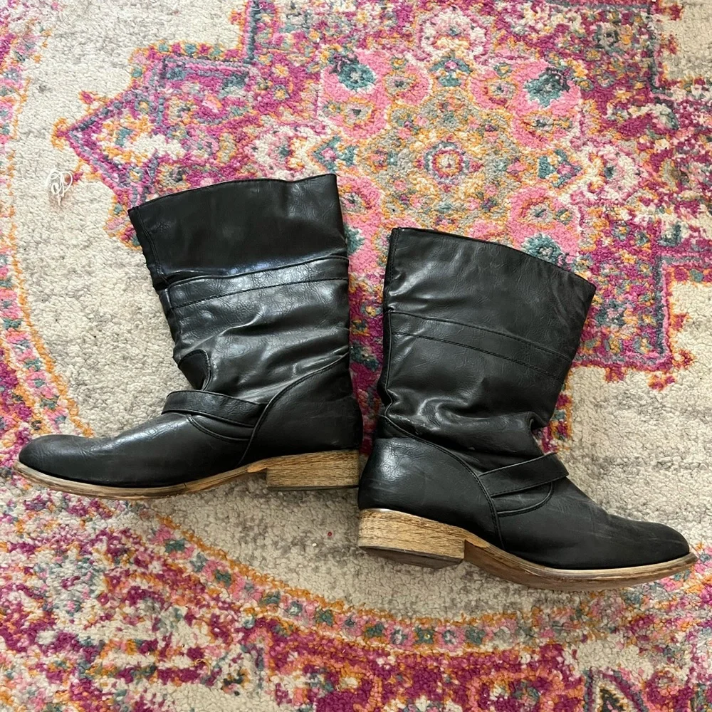 Black boots - Picture 4 of 4